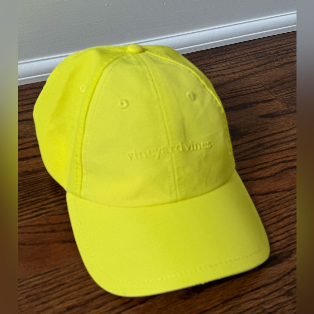 Men’s yellow Vineyard Vines waterproof adjustable hat